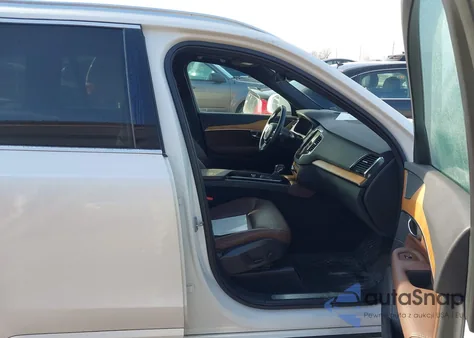 2021 Volvo Xc90 T6 Momentum 7 Passenger z USA, uszkodzony, nr VIN YV4A22PK8M1759672